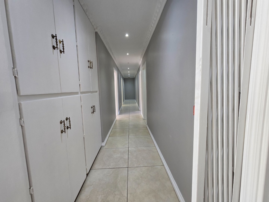 5 Bedroom Property for Sale in Heuwelsig Free State